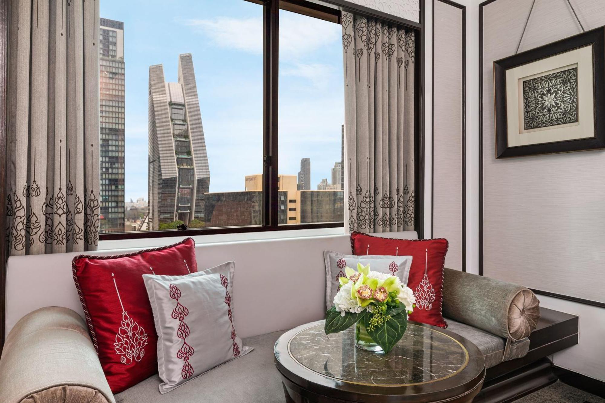 Athenee Guest room 1 King City view