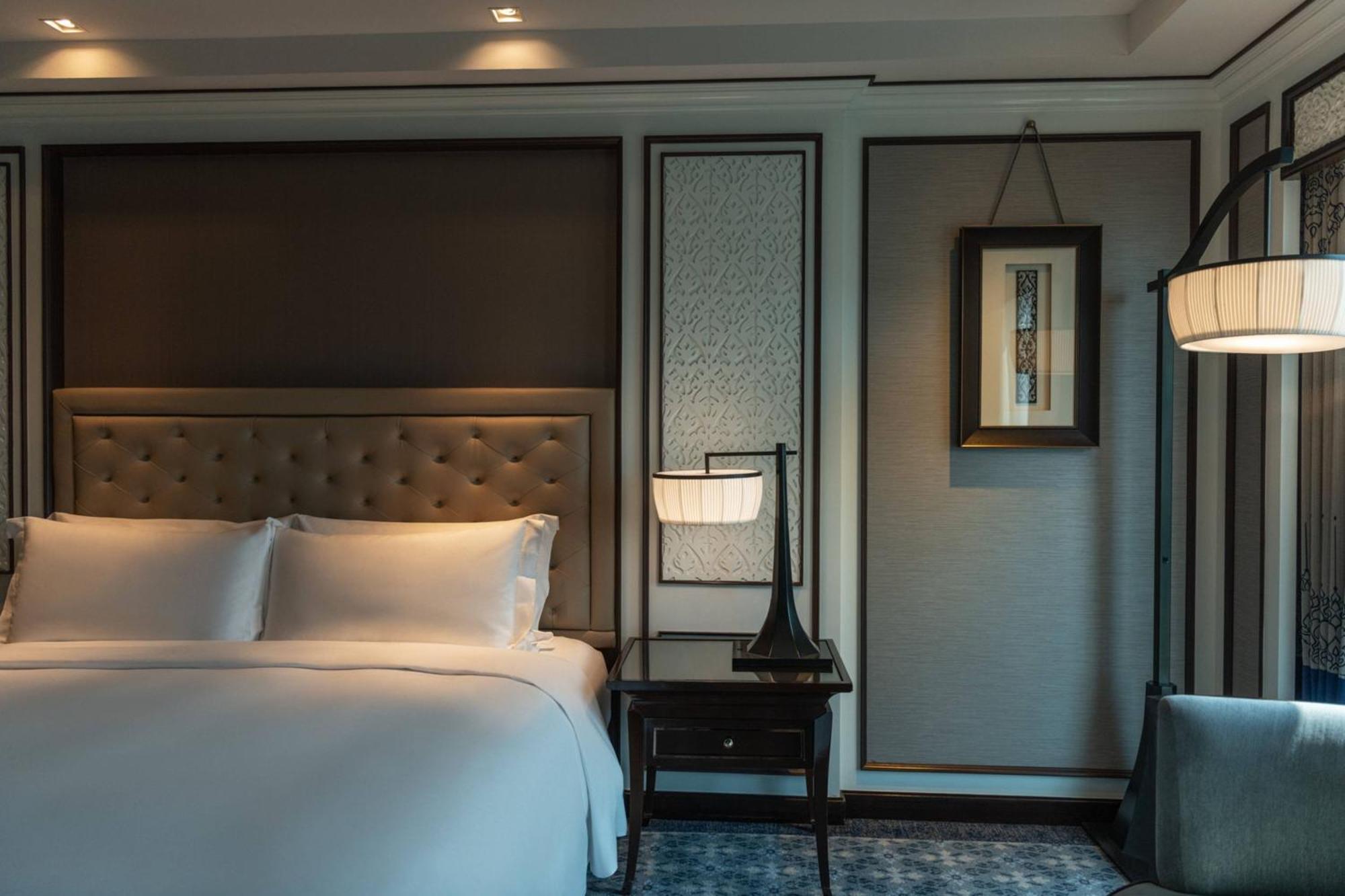Royal Room 1 King City view